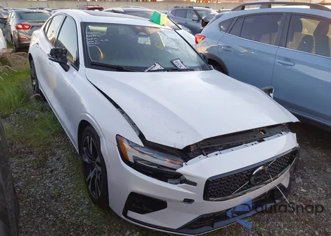 2024 Volvo S60 B5 Core Dark Theme из США, поврежденный, VIN 7JRL12FK9RG313360